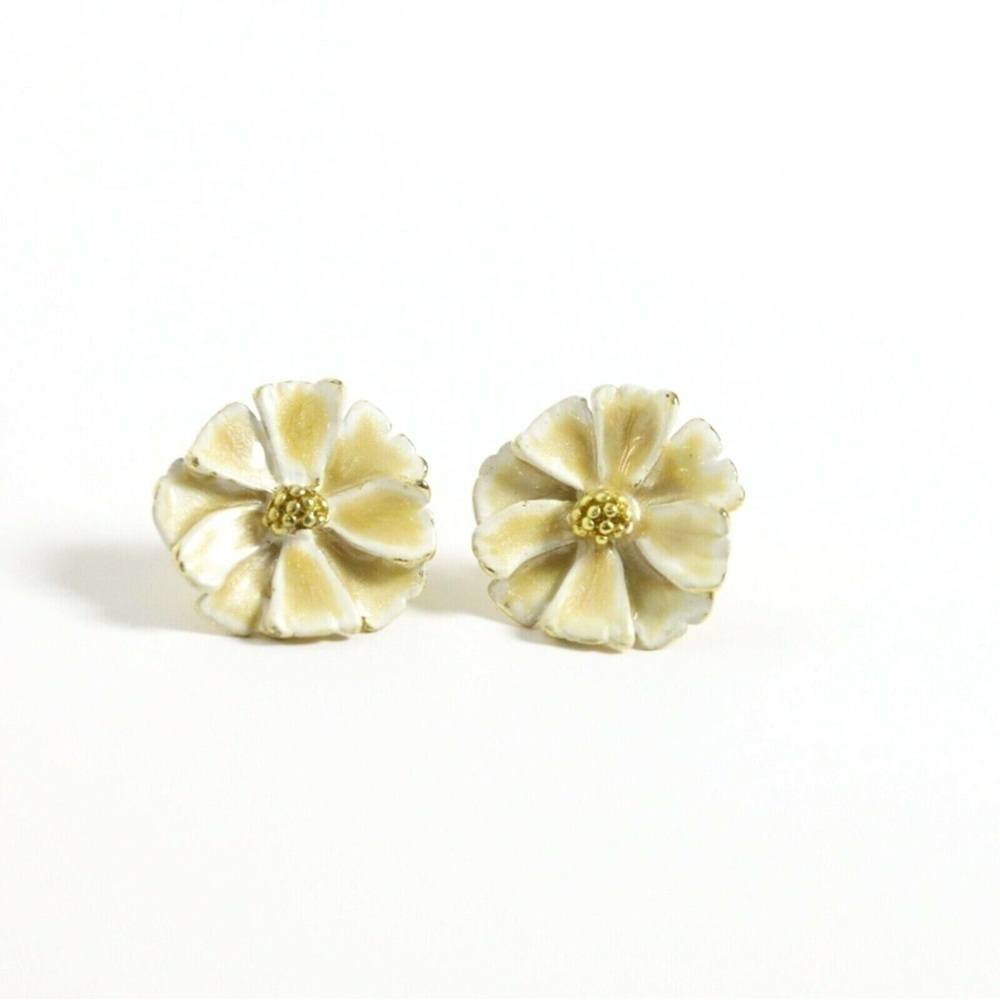 Vintage 80s metal earrings enamel gold toned beige retro floral daisy flowers